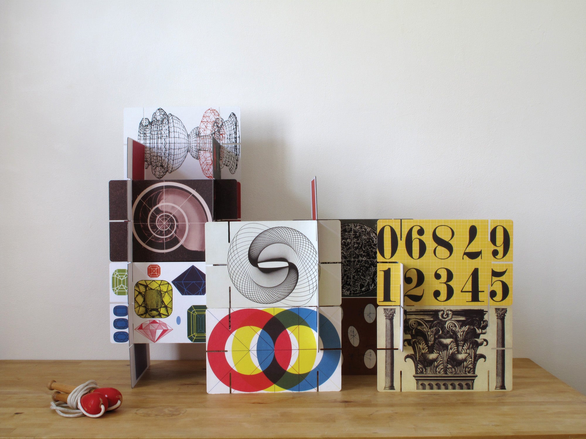 House of Cards - Medium by Charles and Ray Eames| Design – monpetitart